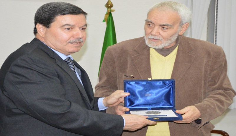 هـامل‮ ‬يوصي‮ ‬خيرا بالصحـافة‮ ‬