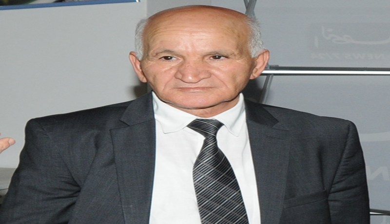 المكلف بالإعلام يقود الوزير إلى الهاوية