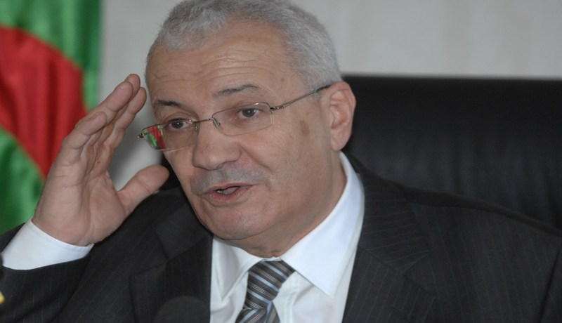 في المعارضة.. وينتقد المعارضة
