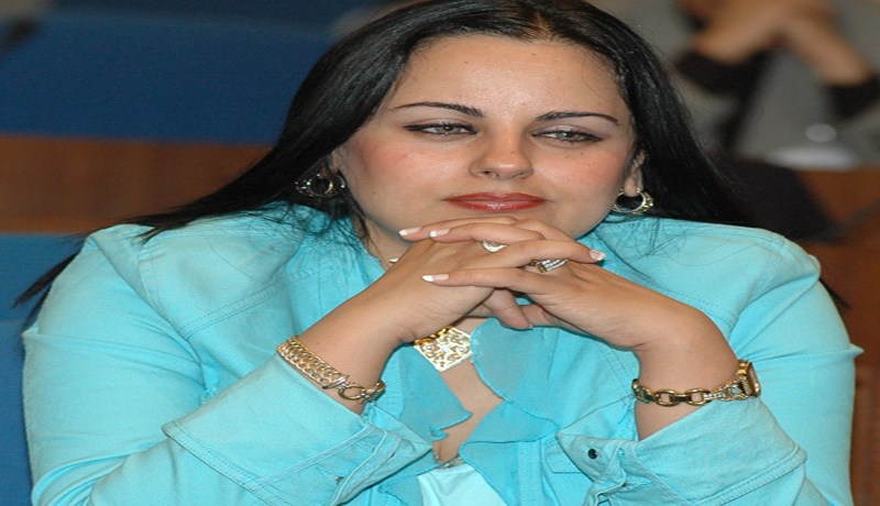 عامل نظافة يخطب برلمانية سابقة