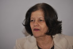 نوّارة تمسك العصا من المنتصف‮!‬
