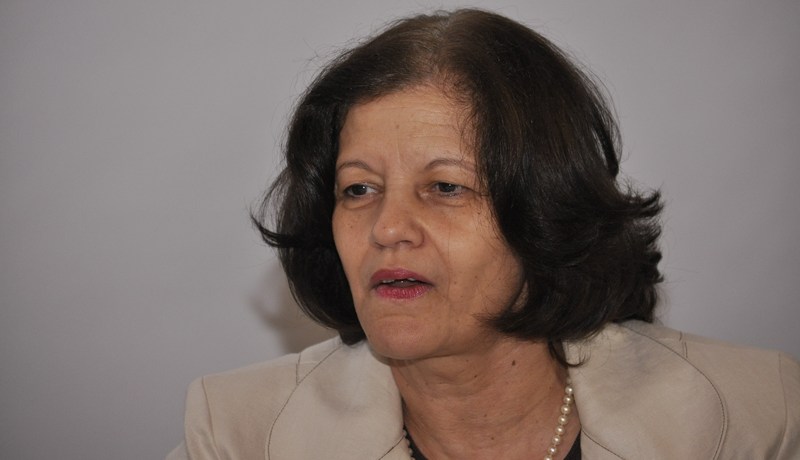 نوّارة تمسك العصا من المنتصف‮!‬