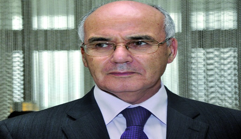 يوسفي‮ ‬يكذّب مديره‮ ‬