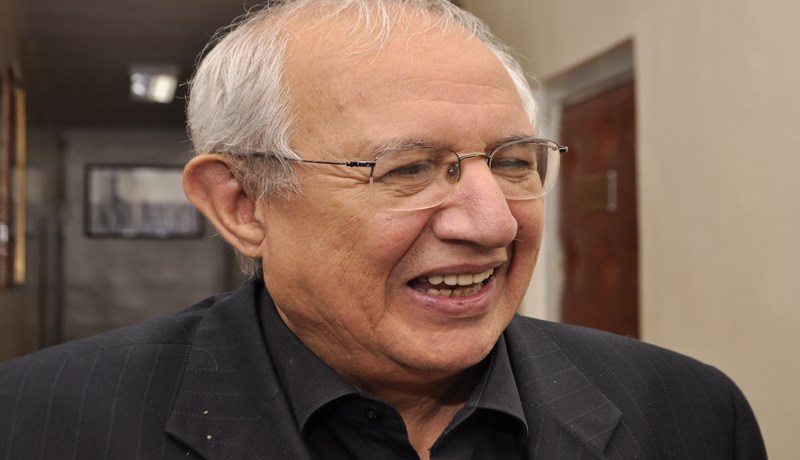 إذا عرف السبب بطل العجب‬