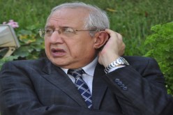 طلاء الحجر والشجر والبشر بسبب زياري‮!‬