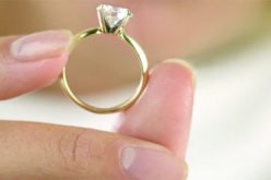 ميقرية تبحث عن زوج أنوش عبر اليوتوب