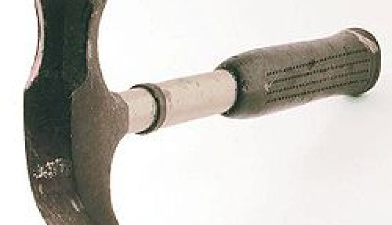 شرطي‮ ‬يضرب زوجته بـ‮''‬المارطو‮'' ‬في‮ ‬قصر الأبطال بسطيف