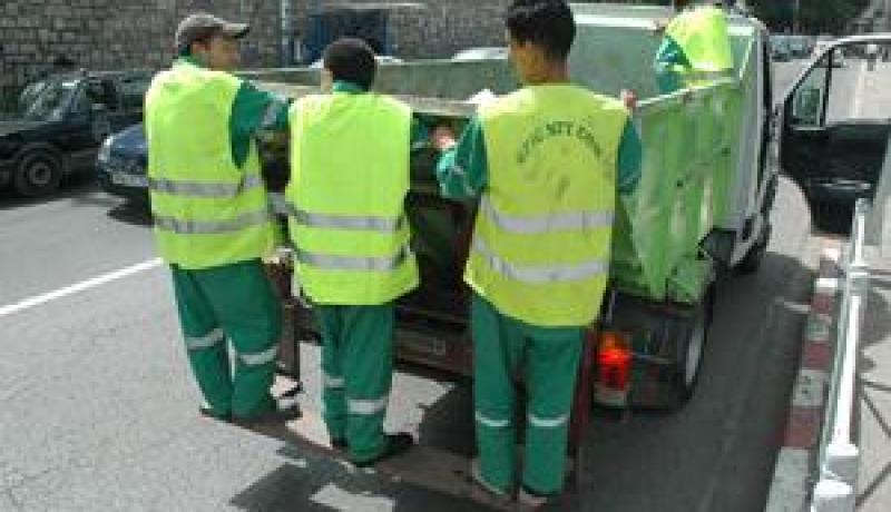 عمال ''نات كوم'' يؤجّلون الإضراب بسبب النهائي