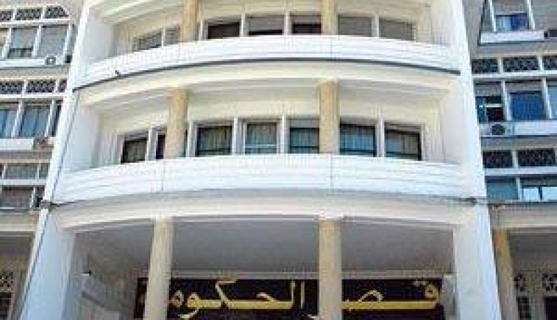 الحكومة في تونس والخلعة في الجزائر