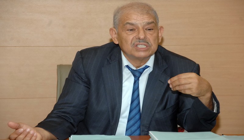 عندما‮ ‬ينقلب السّحر على سيلّيني‮!   ‬
