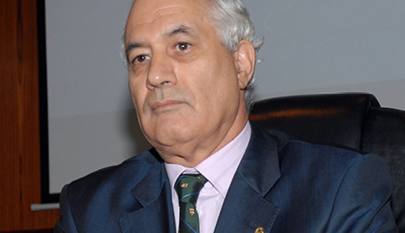 مسؤولون كبار يتلقّون رخصا لدفنهم