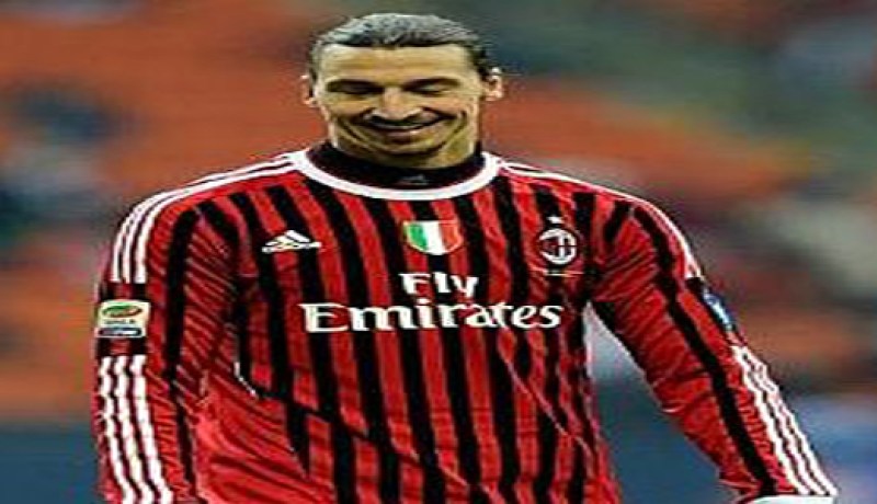 إيقاف إبراهيموفيتش لصفعه لاعب نابولي سلفاتوري