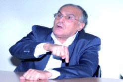 فرنسا تخطف البروفيسور منصوري