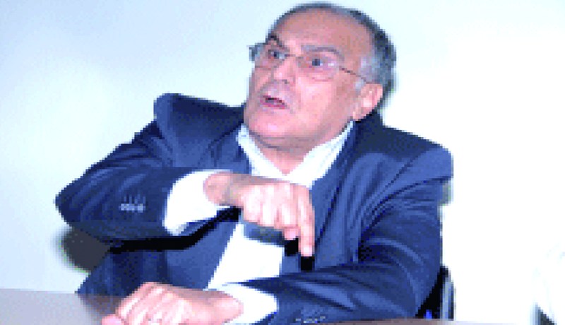 فرنسا تخطف البروفيسور منصوري