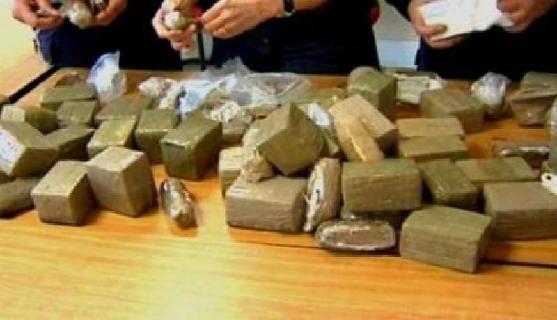 حجز2 كلغ و900 غرام من المخدرات سوق أهراس