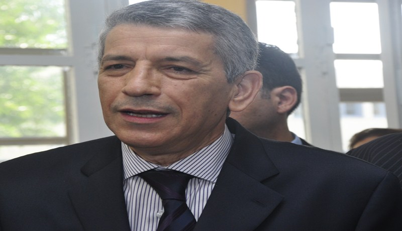 حتى بابا أحمد‮ ‬يحضّر للامتحانات