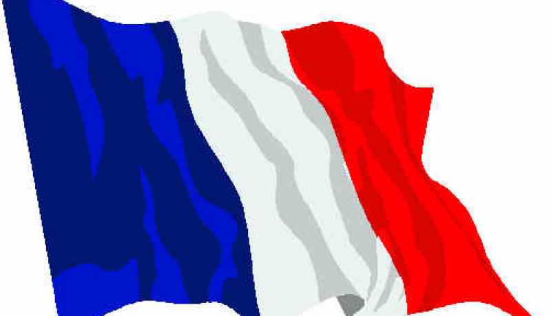 العلم الفرنسي‮ ‬فوق مقبرة الشهداء بتلمسان