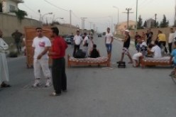 محتجون يتحولون إلى  ديوانة