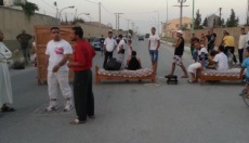 محتجون يتحولون إلى  ديوانة