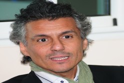 نكاز يناقض نفسه