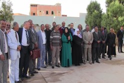 كهول يكرمون معلّمتهم بعد 50 سنة