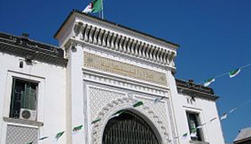 بلدية الأبيار تخالف تعليمات سلال