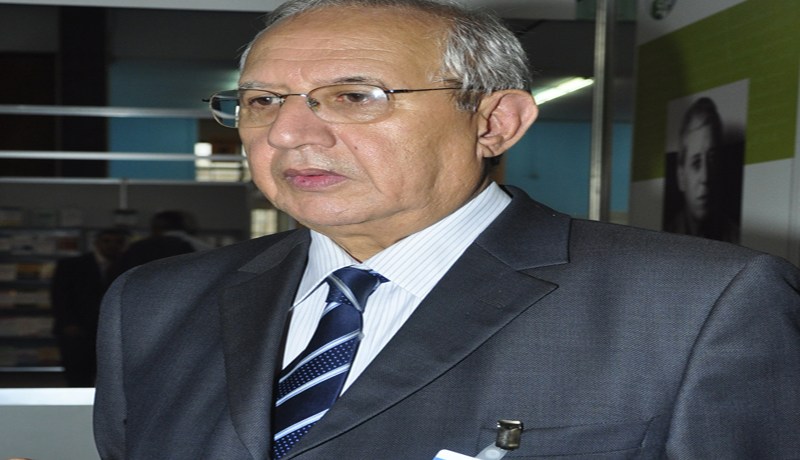 زياري‮ ‬يبرّئ نفسه