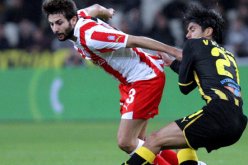 عبدون‮ “‬الملتزم‮” ‬يروّح عن نفسه في‮ ‬ملهى ليليّ‮ ‬باليونان