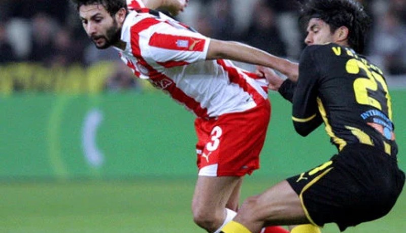 عبدون‮ “‬الملتزم‮” ‬يروّح عن نفسه في‮ ‬ملهى ليليّ‮ ‬باليونان