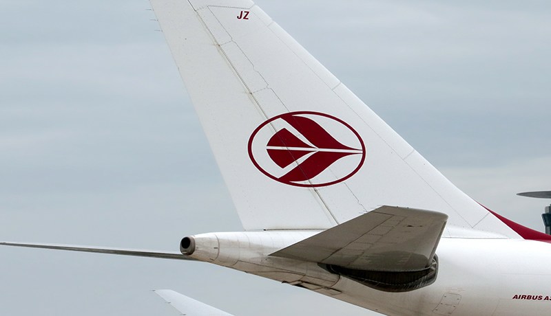 مسافرون رهائن طيّار يحكم بحكامو