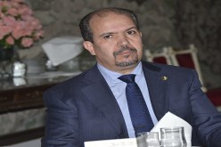 عيسى يلمّح ولا يصرّح