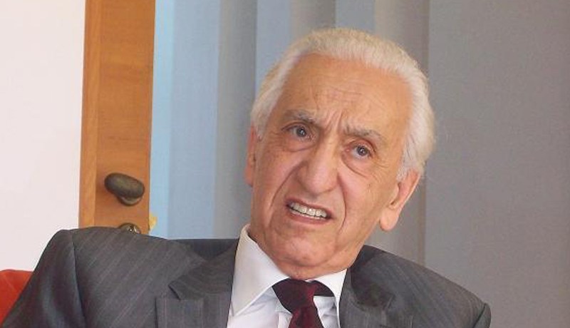 أكبر معارض‮ ‬يعترف بالشفافية‮