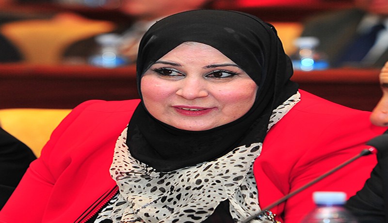 طليقة القرضاوي تشجّع النساء على دخول المقاهي