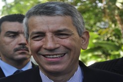 بابا احمد ينجح في استعمال التكنولوجيا