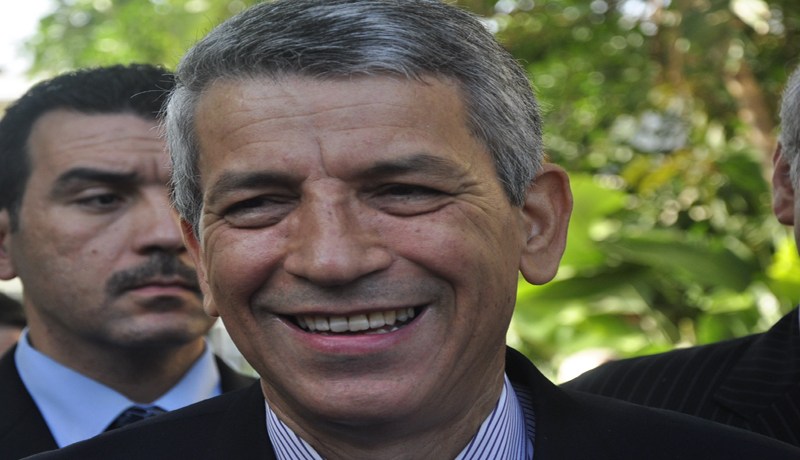 بابا احمد ينجح في استعمال التكنولوجيا