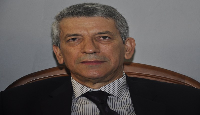 بابا أحمد يبحث عن أهل الاختصاص 