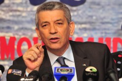 بابا أحمد يجند آخر أوراقه