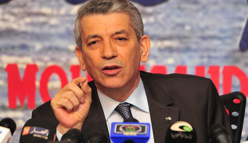 بابا أحمد يجند آخر أوراقه