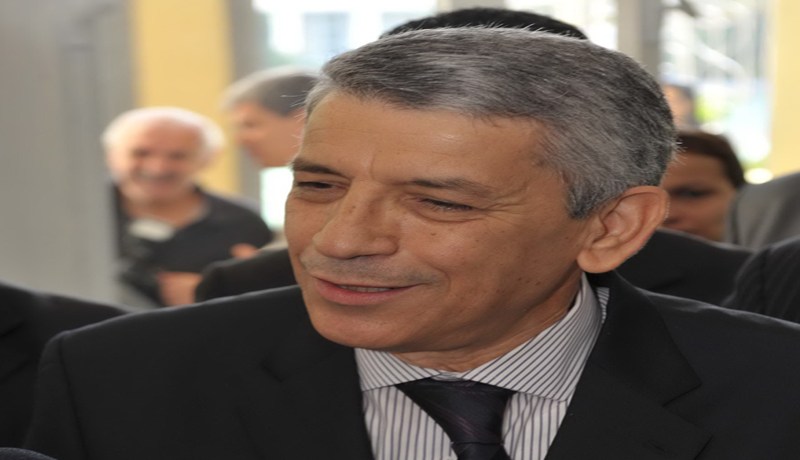 المدير والإمضاء بـ”الڤوسطو”!