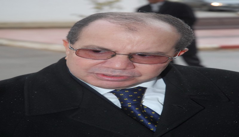 بركات‮ ‬ينظّف المقابر‮