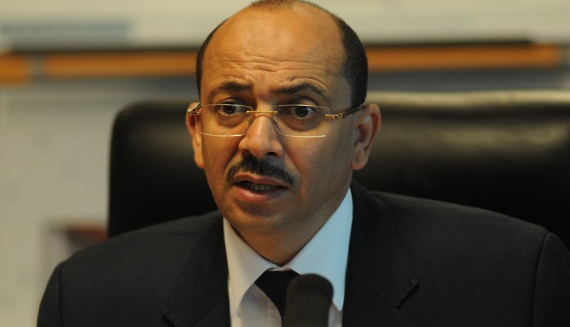 بن بادة ينظم “الحالة”