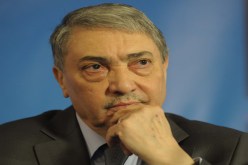 بن فليس من السكايب إلى الفايسبوك