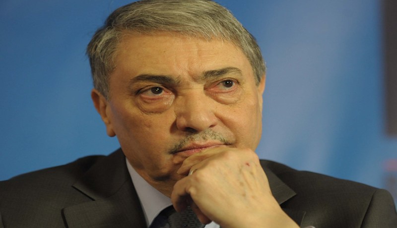 بن فليس من السكايب إلى الفايسبوك