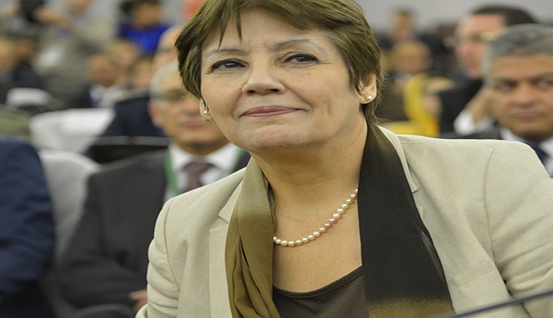 بن غبريت تفقد وزنها بسبب النقابات