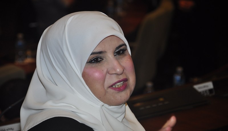 تضامن برلماني‮ ‬لإنهاء مهام بن قادة
