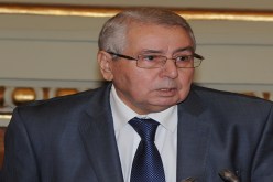 بن صالح يستعين بالنساء