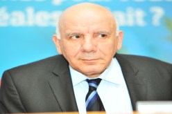 بن عيسى‮ ‬يكوّن الفلاحين بالفرنسية‮ ‬