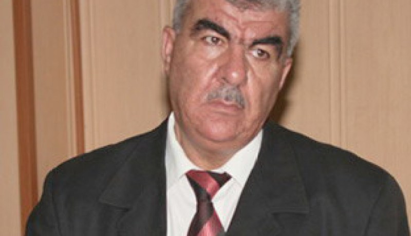 بن خلاف يمن على الطلبة