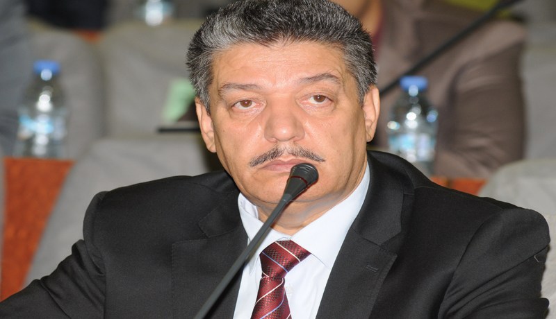 بوضياف يفتح الباب للنقابات