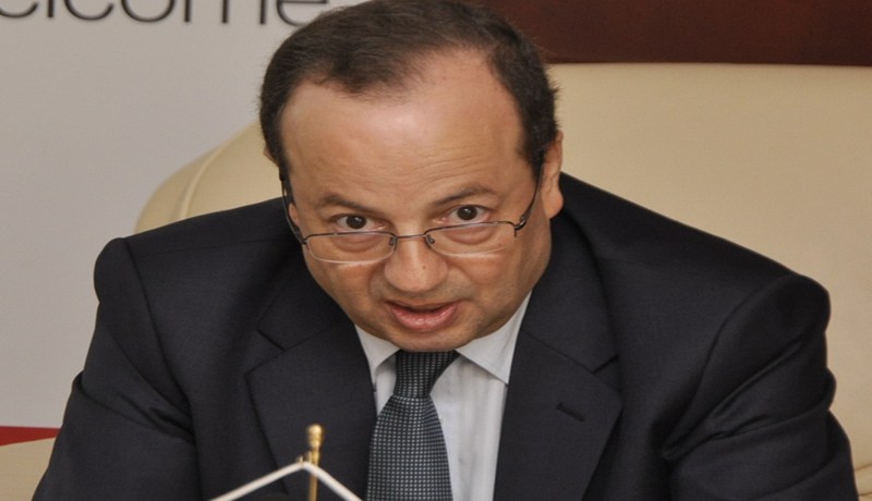 الطيران السعودي‮ ''‬يحكم بحكامو‮''‬